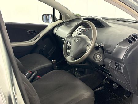 2008-Toyota-Yaris-T1-5-dr_9