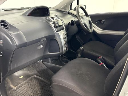 2008-Toyota-Yaris-T1-5-dr_8