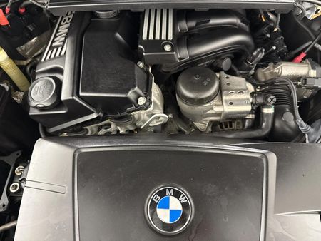 2010-BMW-3-Series-320i-Auto_10