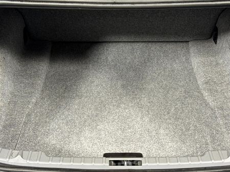 2010-BMW-3-Series-320i-Auto_11