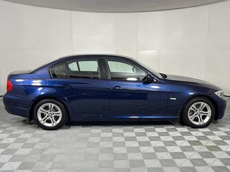 2010-BMW-3-Series-320i-Auto_14