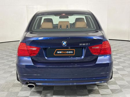 2010-BMW-3-Series-320i-Auto_15