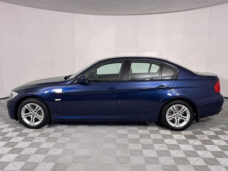 2010-BMW-3-Series-320i-Auto_16