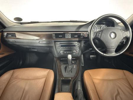 2010-BMW-3-Series-320i-Auto_1