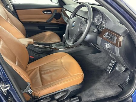 2010-BMW-3-Series-320i-Auto_6
