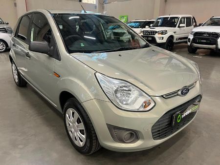 2014-Ford-Figo-14-Ambiente_0