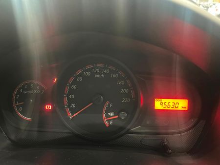 2014-Ford-Figo-14-Ambiente_10