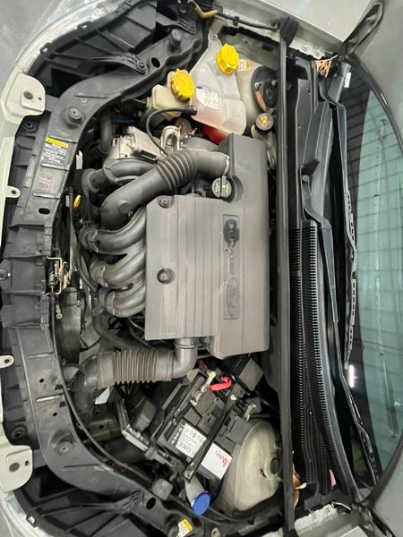 2014-Ford-Figo-14-Ambiente_12