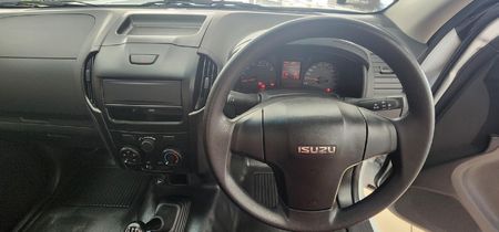2026-Isuzu-D-Max-250C-Single-Cab_12
