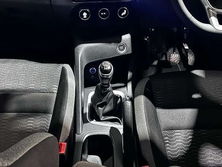 2026-Nissan-Magnite-10-Acenta_11