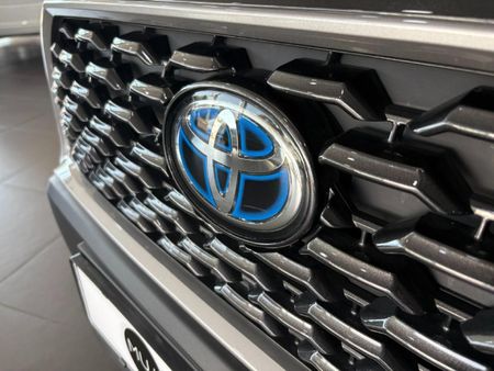 2024-Toyota-Corolla-Cross-18-XR-Hybrid_18