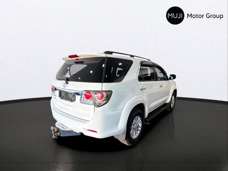 2015-Toyota-Fortuner-30-D-4D-Raised-Body-Auto_18