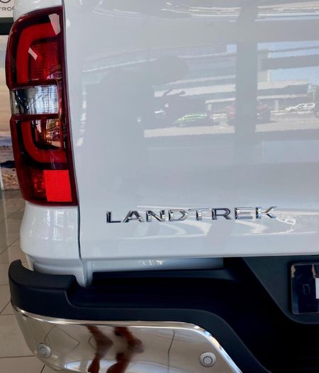 2024-Peugeot-Landtrek-19D-4Action-4x4-Double-Cab-Auto_10