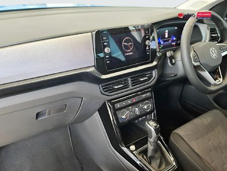 2026-Volkswagen-T-Cross-10-TSI-Life-Auto_10