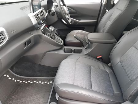 2026-Peugeot-Landtrek-19D-Allure-Double-Cab-Auto_10