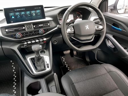 2026-Peugeot-Landtrek-19D-Allure-Double-Cab-Auto_11