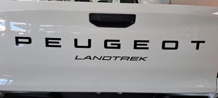 2026-Peugeot-Landtrek-19D-Professional-Single-Cab_11