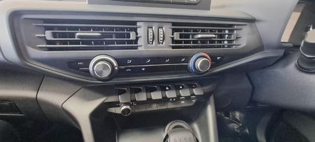 2026-Peugeot-Landtrek-19D-Professional-Single-Cab_12