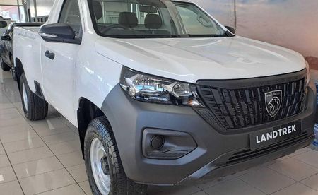 2026-Peugeot-Landtrek-19D-Professional-Single-Cab_5