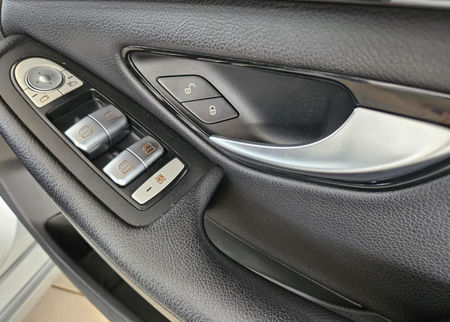 2018-Mercedes-Benz-C-Class-C-180-Auto_9