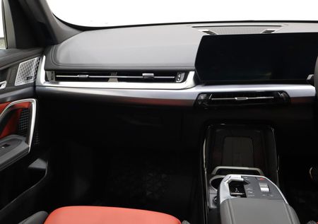 2025-BMW-X1-sDrive18d-M-Sport_10