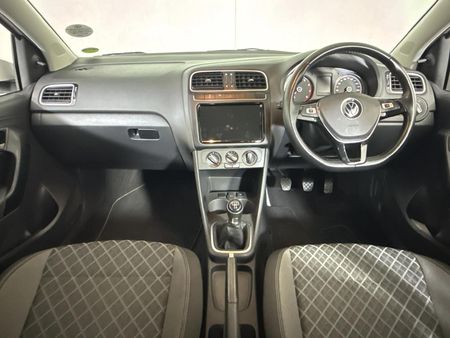 2025-Volkswagen-Polo-Vivo-16-Style_1