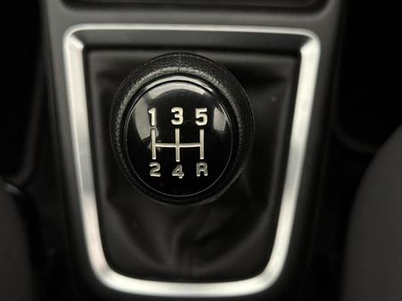 2022-Suzuki-Swift-12-GL_10