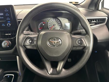 2023-Toyota-Corolla-Cross-18-XI_11