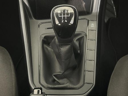 2025-Volkswagen-Polo-10-TSI_10