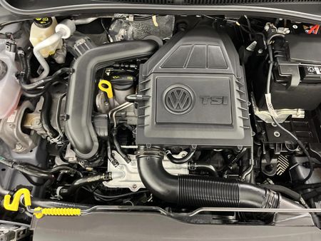 2025-Volkswagen-Polo-10-TSI_12