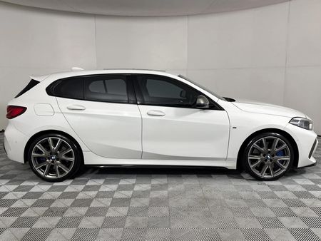 2022-BMW-1-Series-M135i-xDrive_17