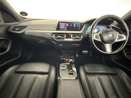 2022-BMW-1-Series-M135i-xDrive_1