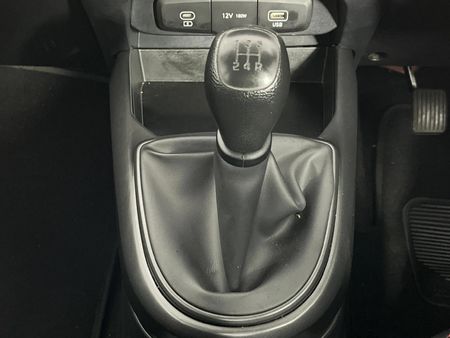 2025-Hyundai-Grand-i10-10-Motion_9