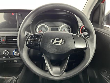 2025-Hyundai-Grand-i10-10-Motion_10
