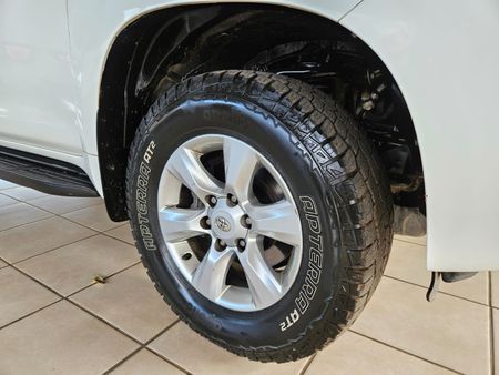 2011-Toyota-Land-Cruiser-Prado-40-V6-TX-Auto_15