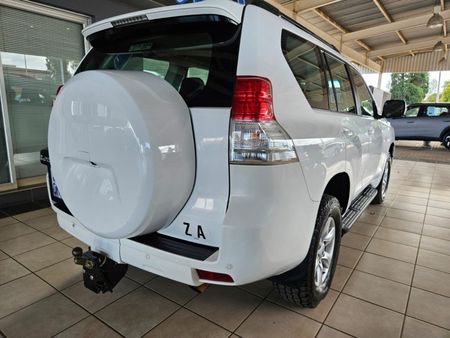 2011-Toyota-Land-Cruiser-Prado-40-V6-TX-Auto_3