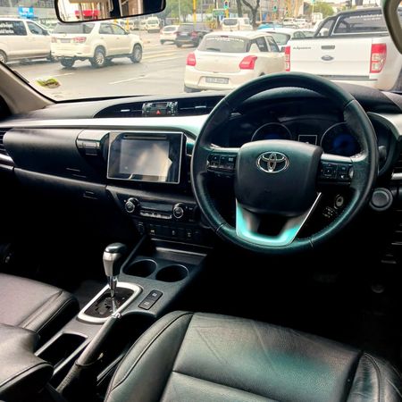 2016-Toyota-Hilux-28-GD-6-Raised-Body-Raider-Double-Cab-Auto_11