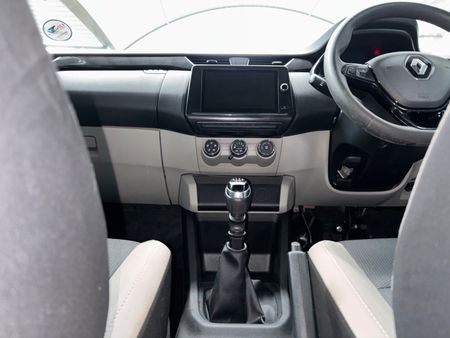 2021-Renault-Triber-10-Expression_12
