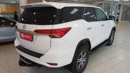 2022-Toyota-Fortuner-24-GD-6-Raised-Body-Auto_9