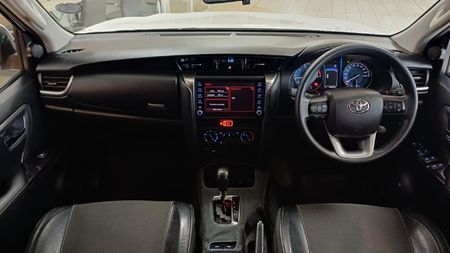 2022-Toyota-Fortuner-24-GD-6-Raised-Body-Auto_10