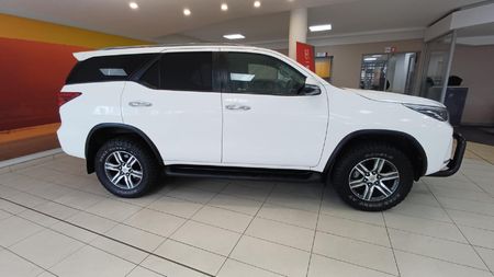 2022-Toyota-Fortuner-24-GD-6-Raised-Body-Auto_4