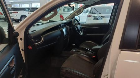 2022-Toyota-Fortuner-24-GD-6-Raised-Body-Auto_7