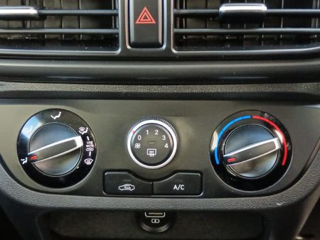 2022-Hyundai-Grand-i10-10-Motion_13