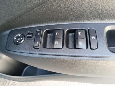 2022-Hyundai-Grand-i10-10-Motion_15