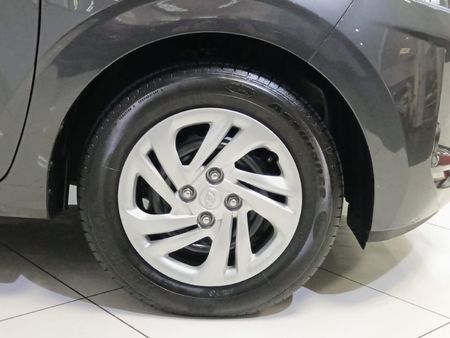 2022-Hyundai-Grand-i10-10-Motion_17