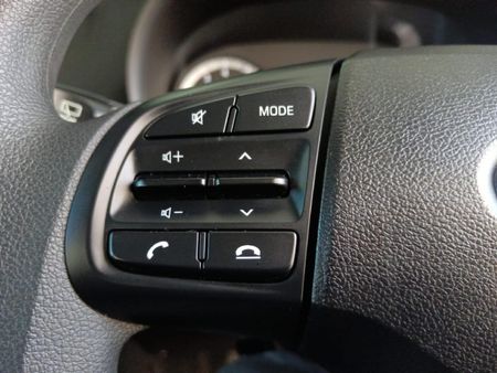 2022-Hyundai-Grand-i10-10-Motion_22