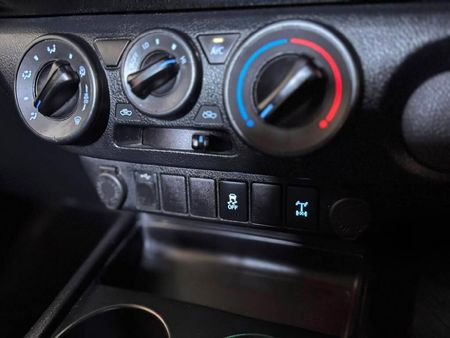 2019-Toyota-Hilux-28-GD-6-Raised-Body-Raider-Auto-Extended-Cab_14