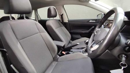 2025-Volkswagen-Polo-10-TSI-Life_9