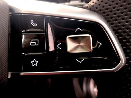 2026-MG-HS-15T-Luxury-Auto_14