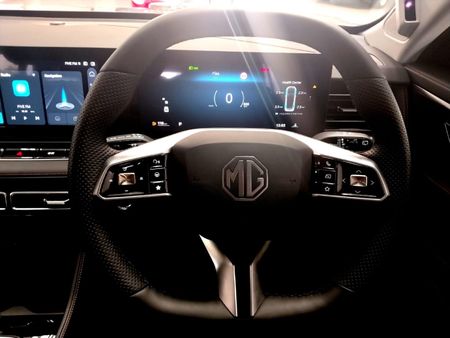 2026-MG-HS-15T-Luxury-Auto_21
